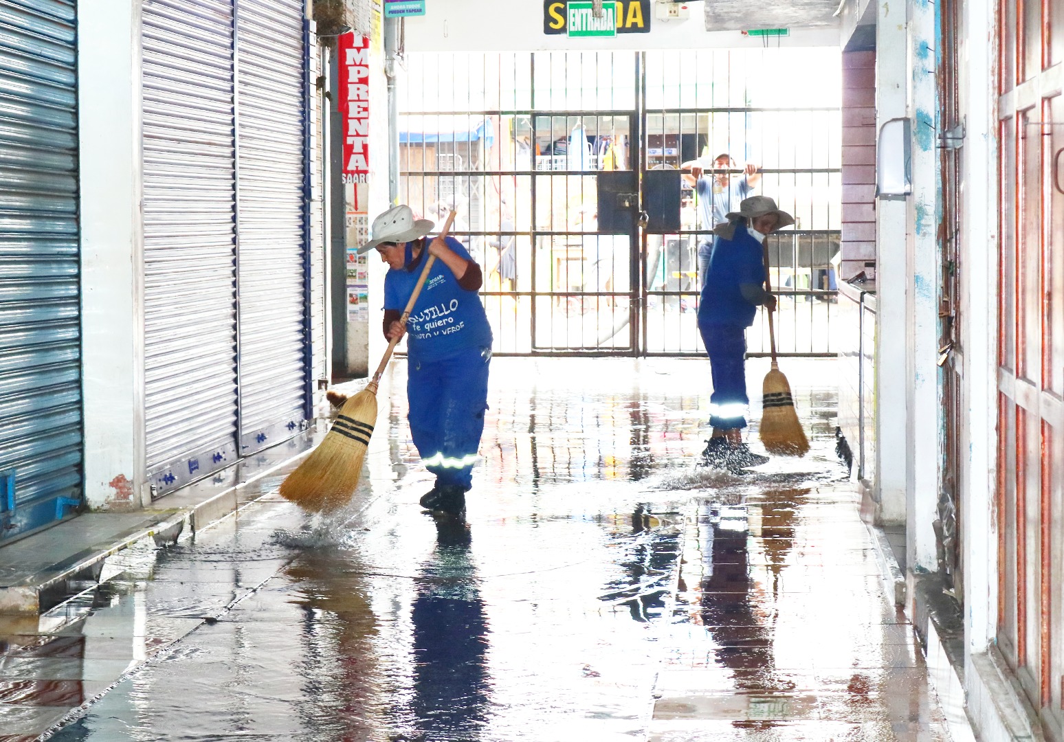 Realizan labores de limpieza y desinfección en el Mercado Zonal Palermo ...