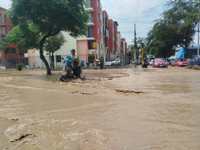 Huaico en avenidas Manuel Vera y 9 de Octubre