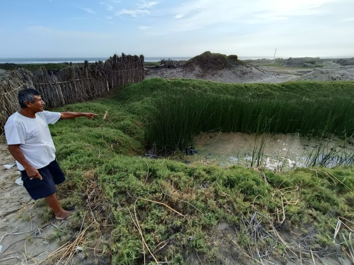 FOTO PESCADORES AFECTADOS Pescadores de Huanchaco afectados por desborsde de aguas residuales.