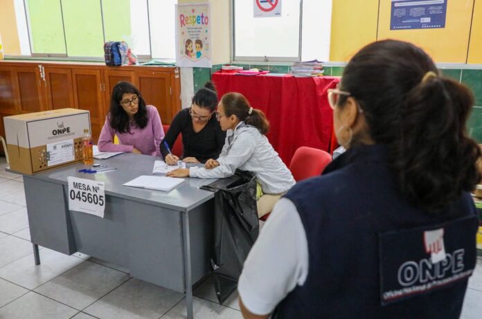 MIEMBROS DE MESA